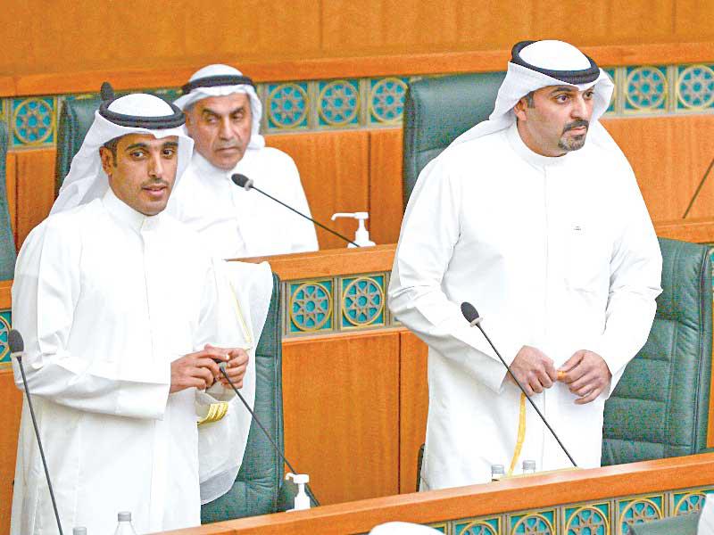 مهند الساير ونواب في جلسة أمس الأول