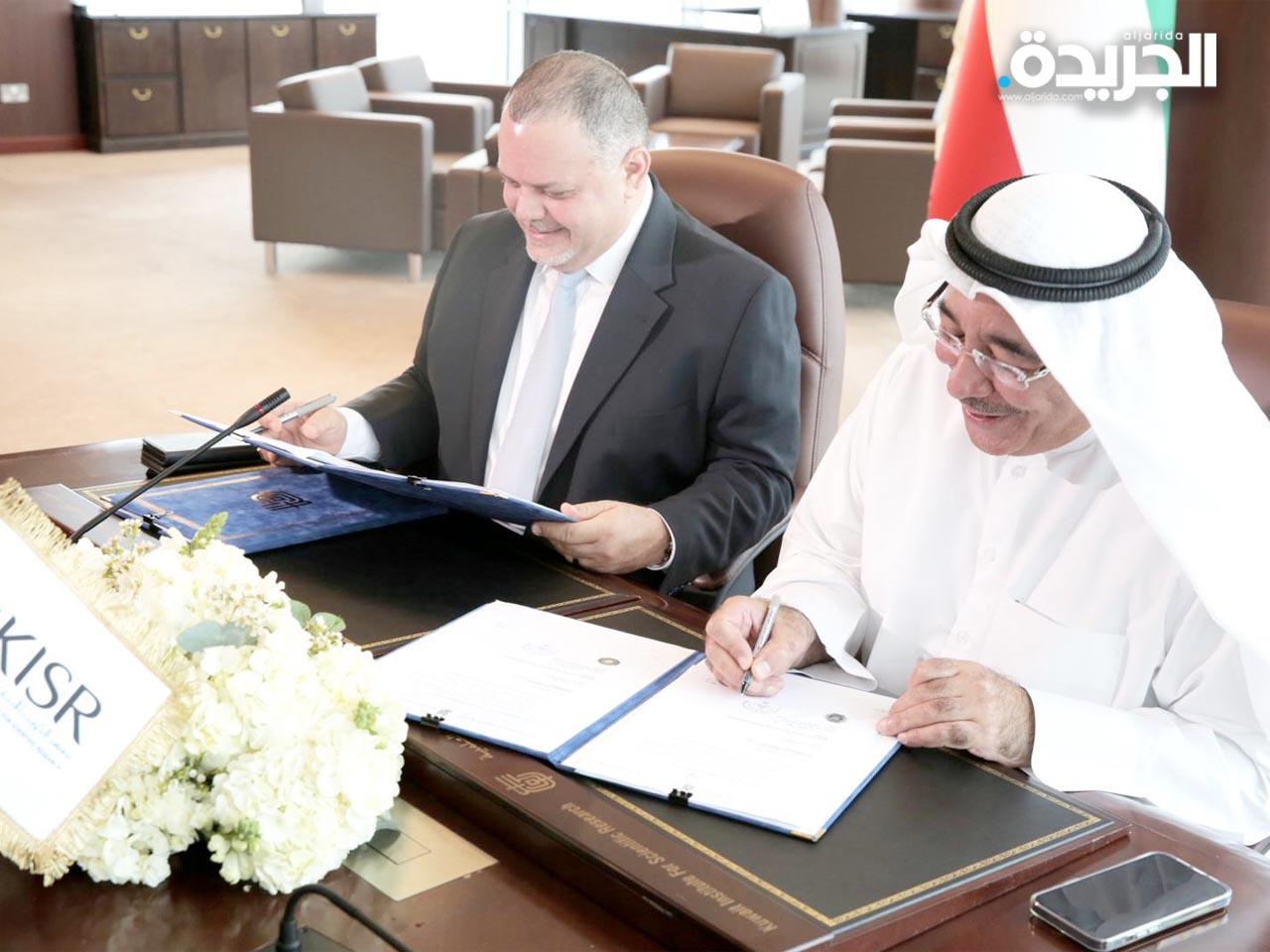 جانب من توقيع الاتفاقية