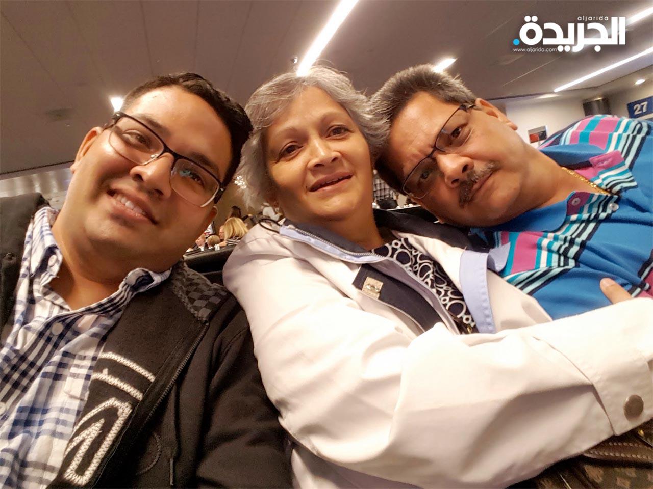 كينيث فرينش في عام 2014 مع والديه