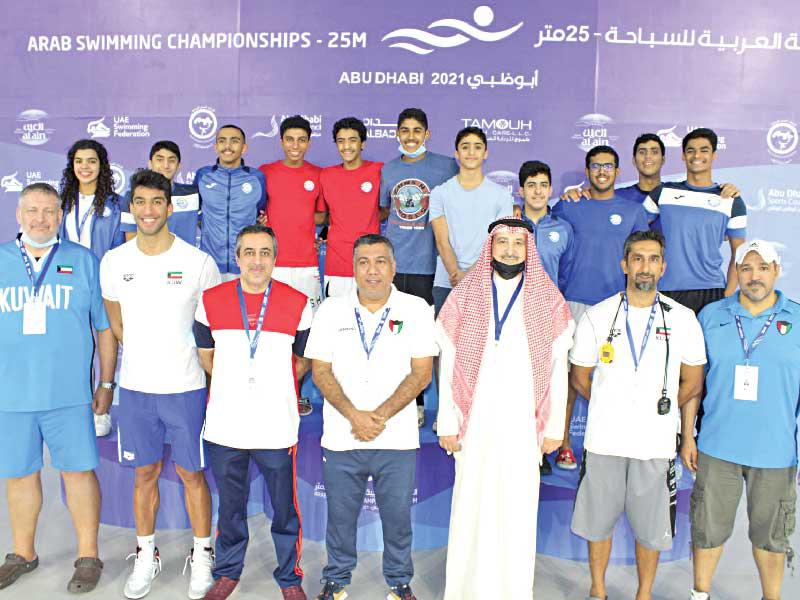 الغريب يتوسط بعثة منتخب السباحة في البطولة العربية