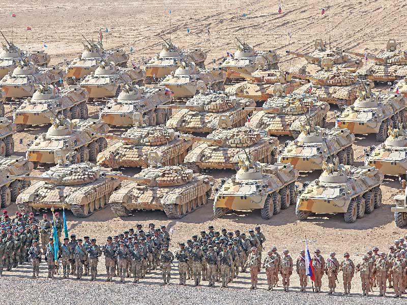 مناورات لـ «منظمة الأمن الجماعي» في طاجيكستان قرب الحدود الأفغانية   (رويترز) 