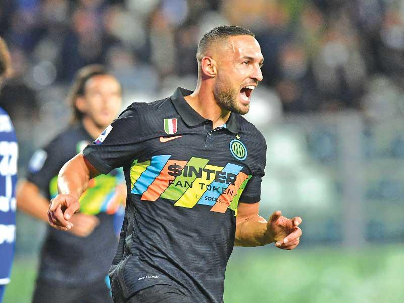 دي امبروسيو نجم الإنتر يحتفل بهدفه