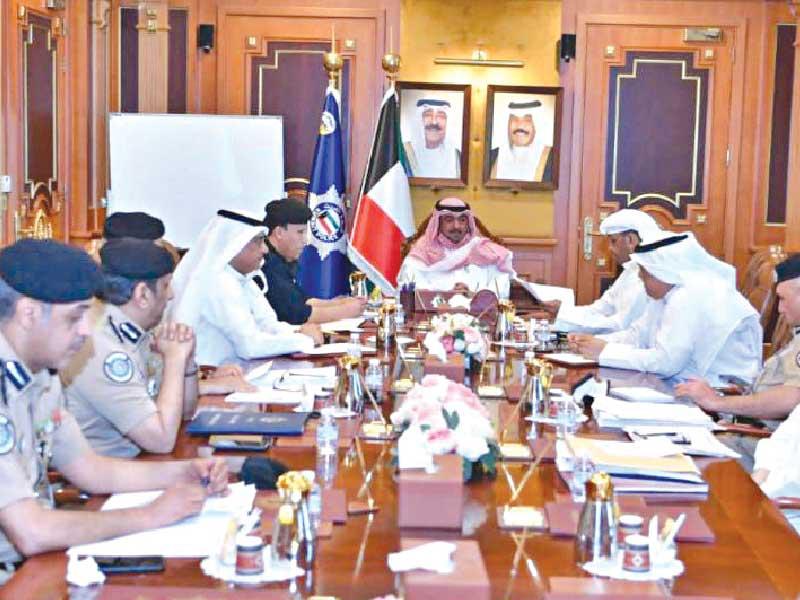 وزير الداخلية الشيخ ثامر العلي مترئساً الاجتماع