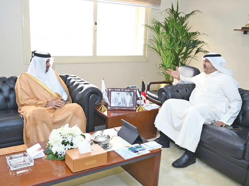  محافظ حولي علي الأصفر مستقبلاً سفير قطر أمس