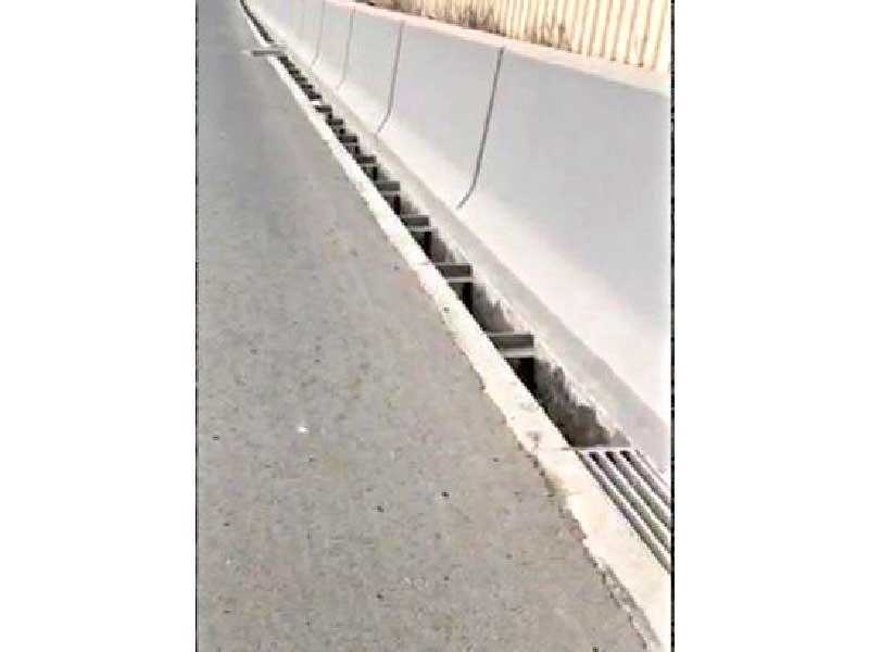 سرقة أغطية مناهيل طريق الجهراء 