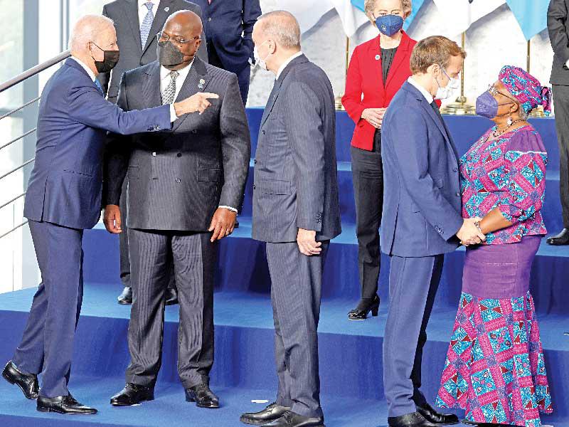 لقاء بايدن مع إردوغان بحضور ماكرون في روما أمسt (رويترز)