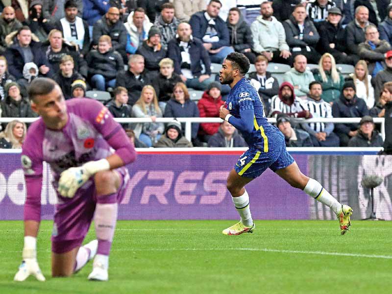 ريكي جيمس نجم تشلسي يحتفل بهدفه