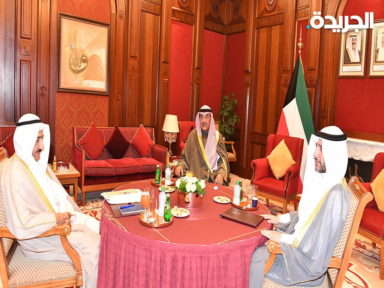 رؤساء السلطات الثلاث أثناء الاجتماع