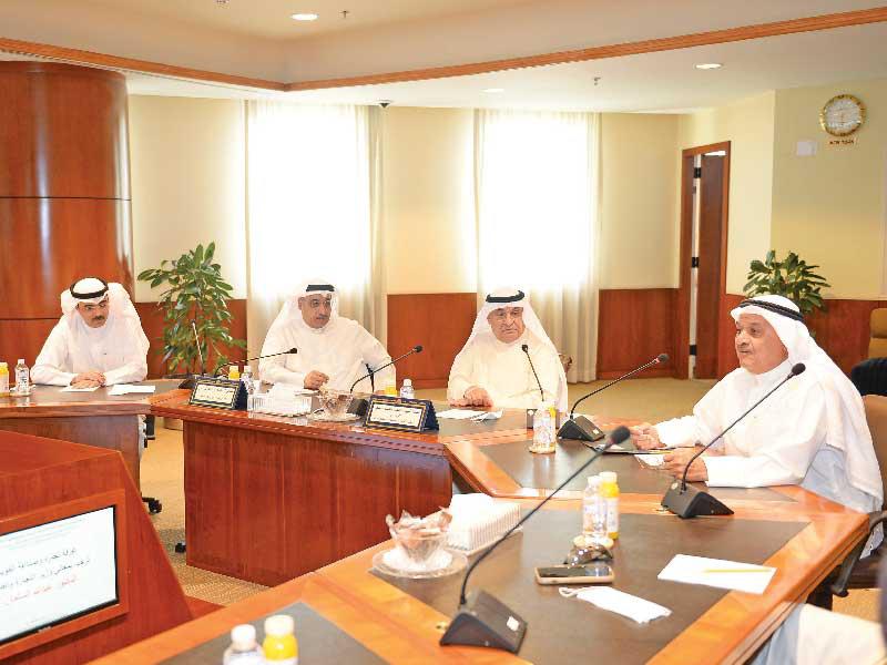 جانب من اجتماع رئيس مجلس إدارة غرفة تجارة وصناعة الكويت محمد جاسم الصقر مع وزيــــر التجــــــــــارة والصنــــــاعـــــــــة د. عبدالله السلمان