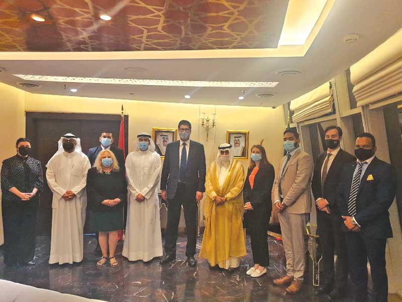 عضو مجلس إدارة غرفة تجارة وصناعة الكويت ضرار الغانم خلال استقباله وزير التجارة الدولية البريطانية