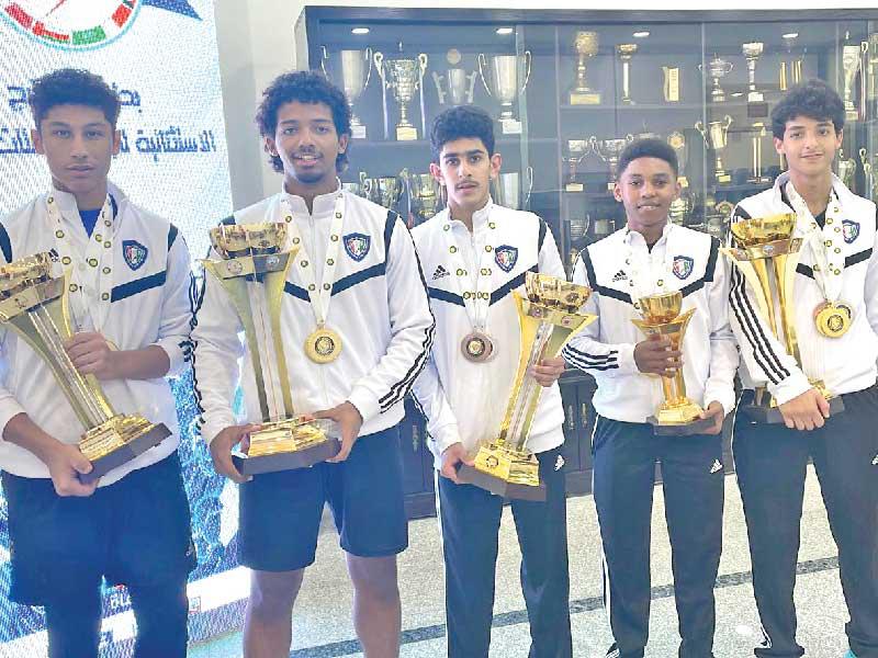 تتويج لاعبي منتخب الكويت بالذهب