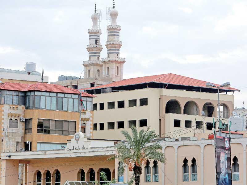 السفارة الكويتية في بيروت كما بدت أمس (رويترز)