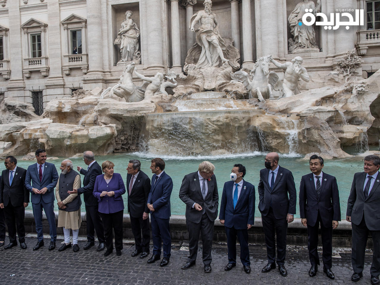 زعماء مجموعة العشرين يلقون عملات معدنية في نافورة تريفي بروما