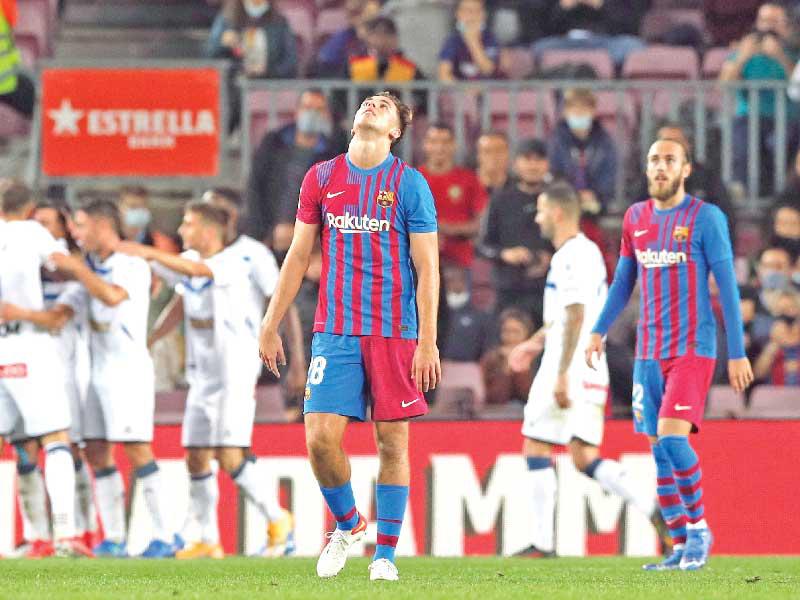 فرحة لاعبي ألافيس وإحباط لبرشلونة بهدف التعادل      