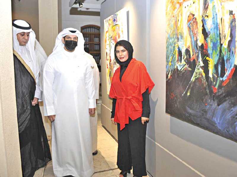 الفنانة التشكيلية نورة العبدالهادي ووزير الإعلام