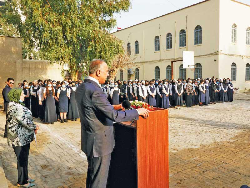 الكاظمي في مدرسة العقيدة الثانوية أمس (رئاسة الوزراء) 