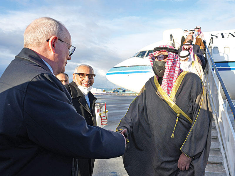 ممثل الأمير والوفد المرافق لدى وصوله إلى غلاسكو