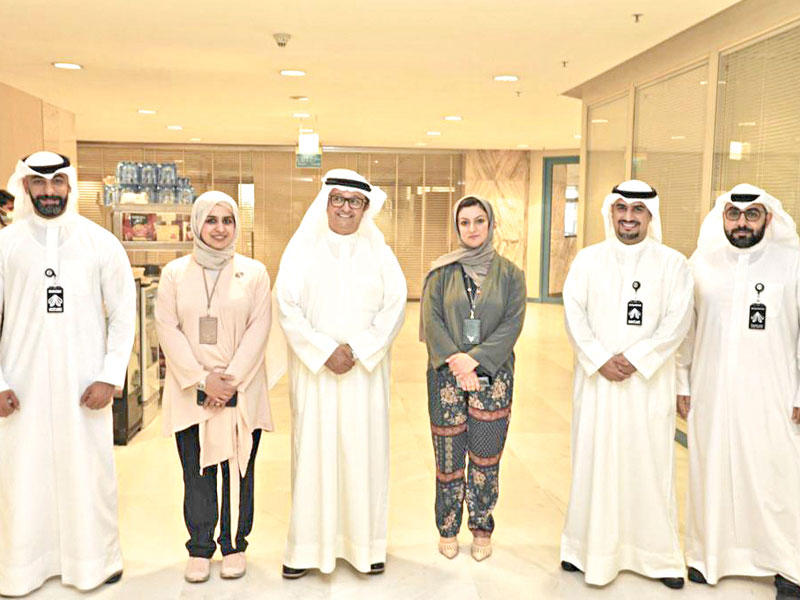 وزير الدولة لشؤون البلدية وزير الدولة لشؤون الإسكان والتطوير العمراني شايع الشايع خلال تفقد إجراءات التخصيص على المشروع