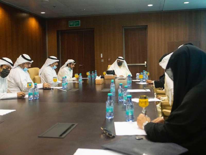 وزير التربية، الدكتور علي المضف مستقبلا وفد «المعلمين» أمس