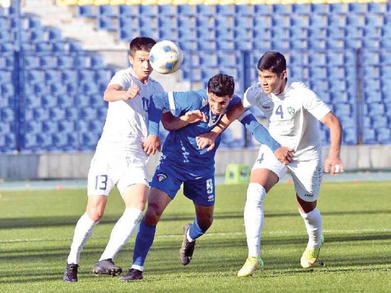 محاولة مرور كويتية من بين دفاعات أوزبكستان