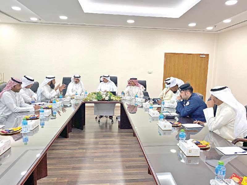 جانب من اجتماع اللجنة أمس