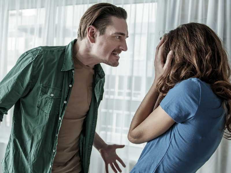 التنمر على المرأة