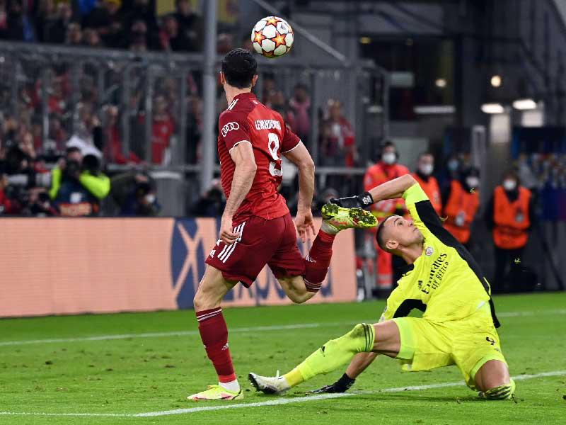 ليفاندوفسكي نجم بايرن يحرز الهدف الرابع