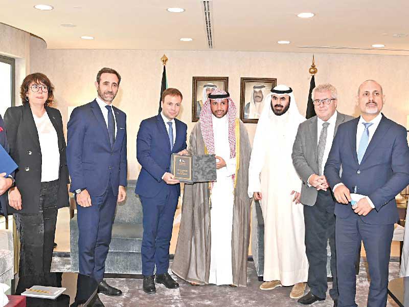 الغانم مستقبلاً وفد العلاقات مع دول شبه الجزيرة العربية في البرلمان الأوروبي