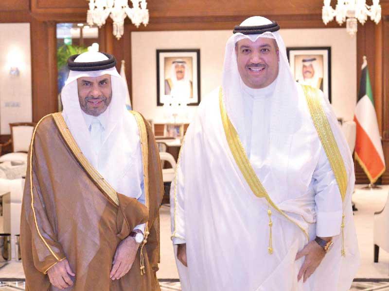  محافظ الفروانية الشيخ مشعل الجابر مستقبلاً سفير دولة قطر لدى الكويت علي بن عبدالله آل محمود