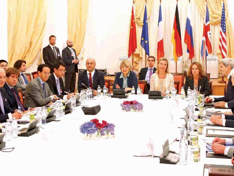 لحظة توقيع الاتفاق النووي في 2015 بين أميركا وطهران والدول الأوروبية الخمس