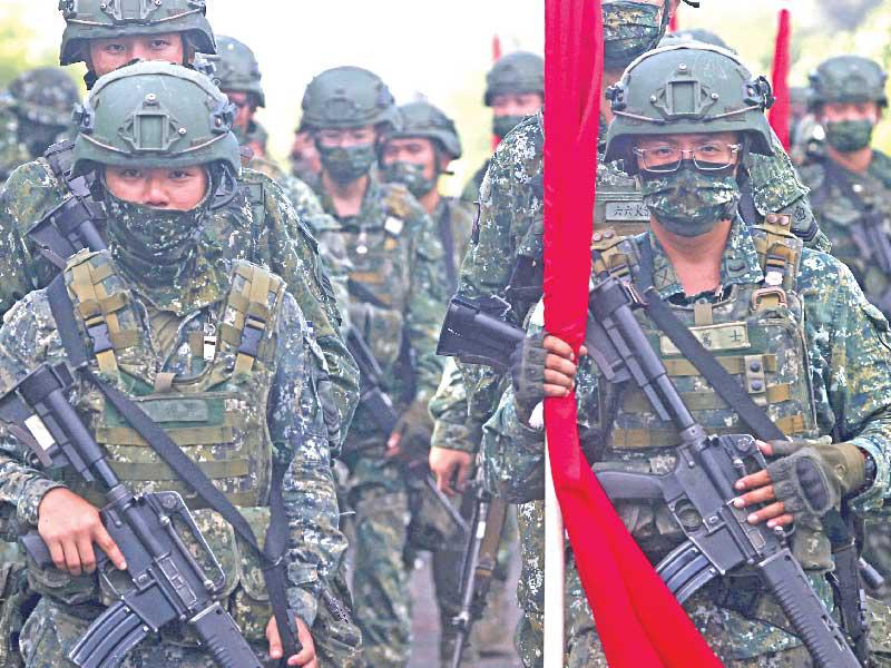 جنود تايوانيون خلال تدريبات في تاينان (رويترز)