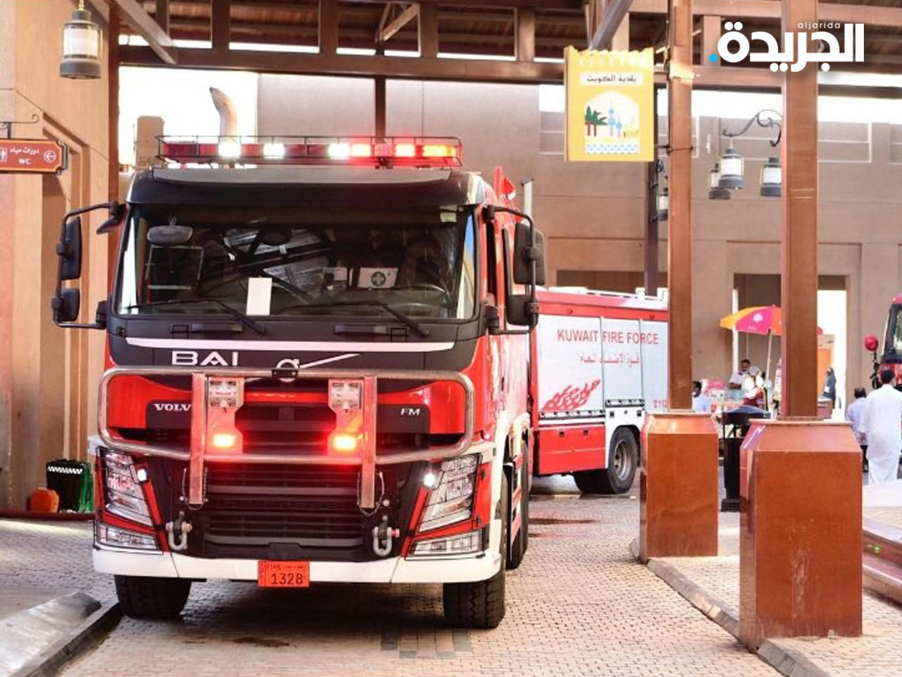 فرق الإطفاء تسيطر على حريق محل في أسواق المباركية