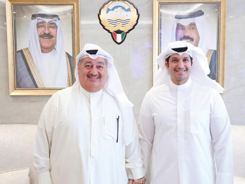  وزير الإعلام والثقافة وزير الدولة لشؤون الشباب عبدالرحمن المطيري  مستقبلا بوخمسينn