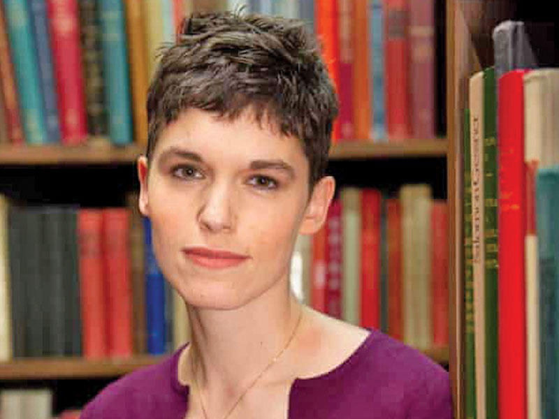 الكاتبة البريطانية كيم شيروود