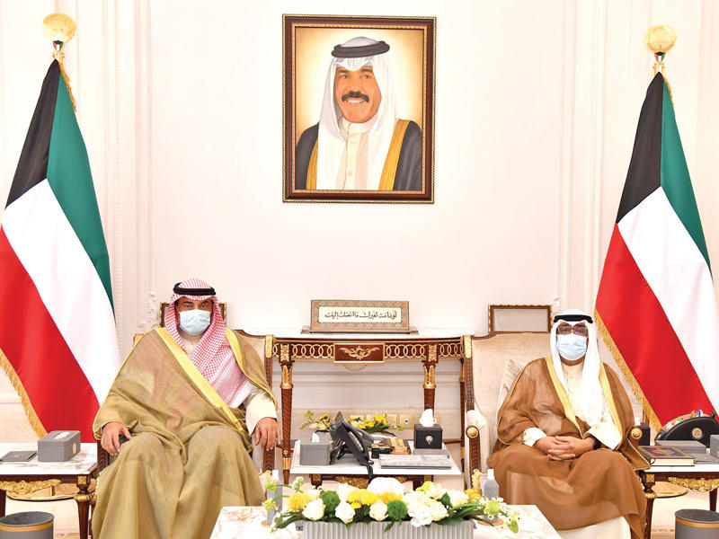 ولي العهد مستقبلا رئيس مجلس الوزراء أمس