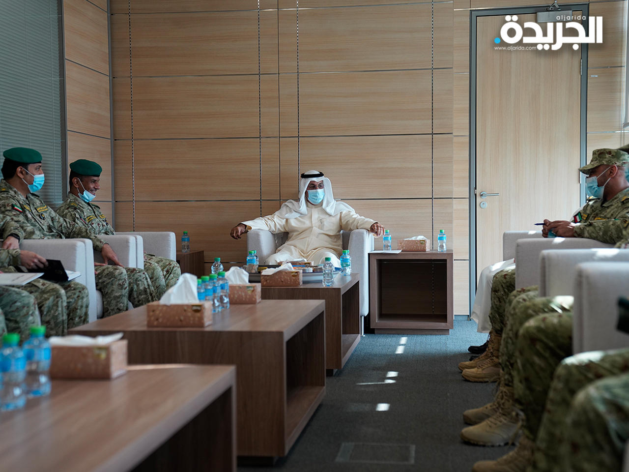 النواف خلال الاجتماع مع القيادات