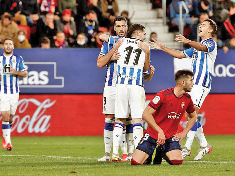 فرحة لاعبي ريال سوسييداد بعد انتهاء المباراة