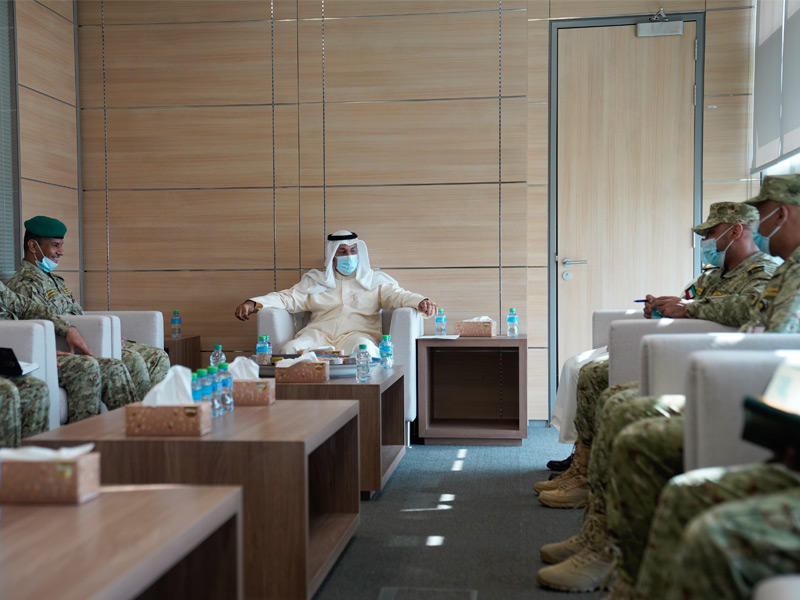 نائب رئيس الحرس الوطني الفريق أول متقاعد، الشيخ أحمد النواف خلال تفقده قيادة المعاون للشؤون المالية