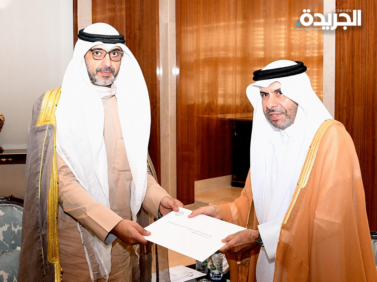 وزير شؤون الديوان الأميري يتسلم الرسالة الخطية من سفير دولة قطر
