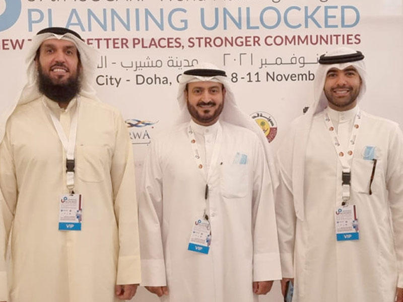  عضو فريق إعداد الاستراتيجية الموحدة للتخطيط العمراني في دول مجلس التعاون الوكيل المساعد بوزارة البلدية المهندس سعد المحيلبي يتوسط الحبيب والراشد 