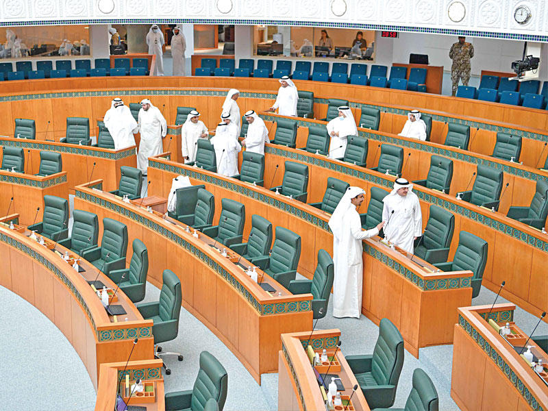 الجلسة قبيل رفعها أمس (تصوير عبدالله الخلف)