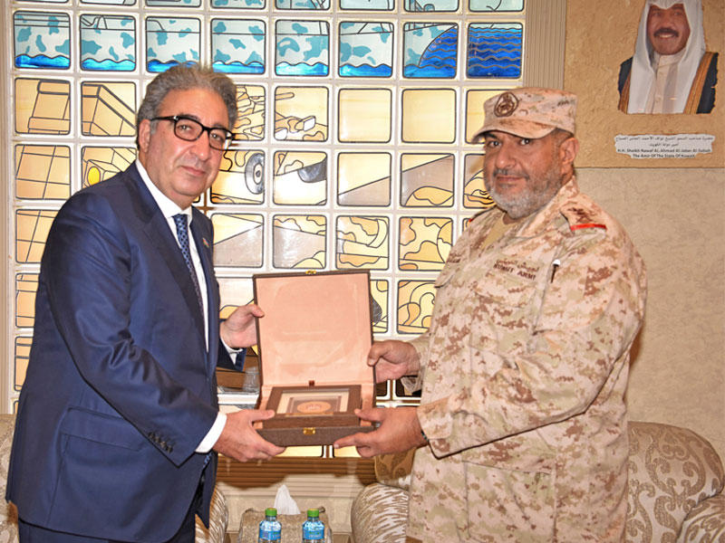 رئيس الأركان العامة للجيش الفريق الركن خالد الصالح مستقبلاًً سفير أذربيجان