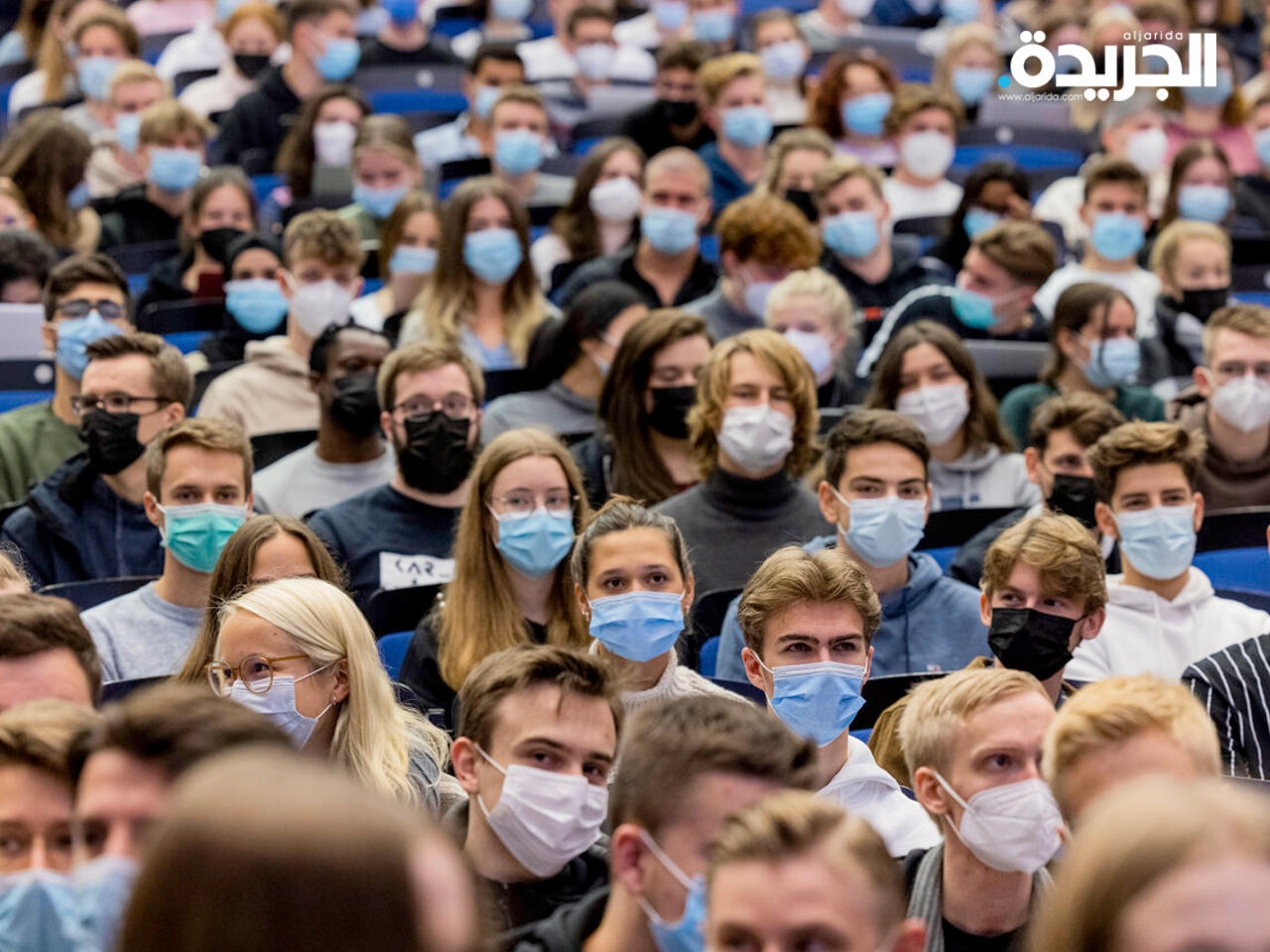 طلاب يرتدون كمامات خلال محاضرة في جامعة مونستر