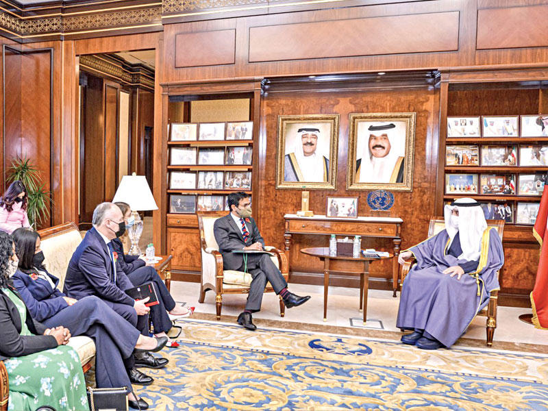 وزير الخارجية مستقبلاً وفد مجموعة العمل البرلمانية البريطانية