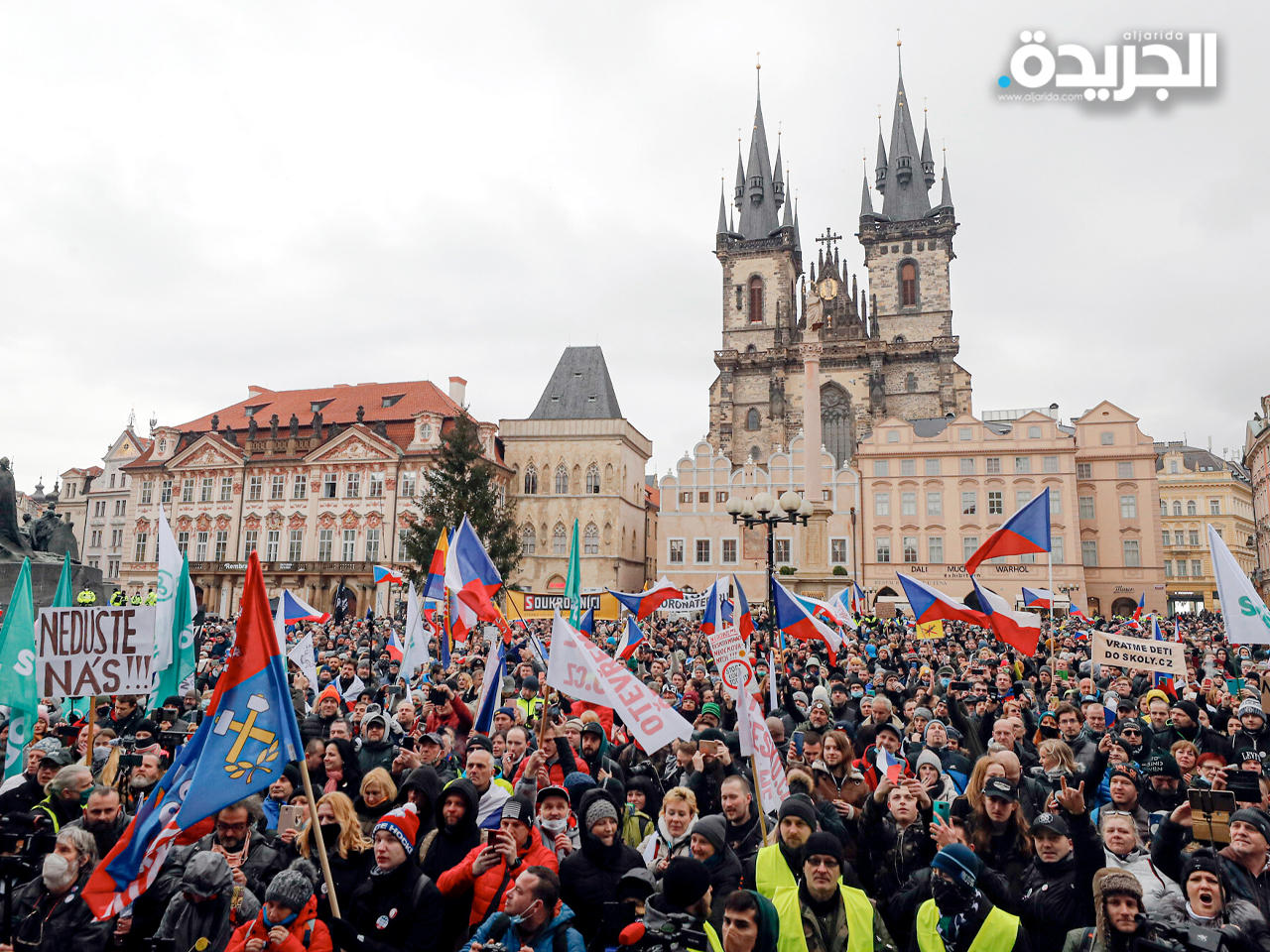 متظاهرون احتجاجاً على القيود الصحية، في براغ