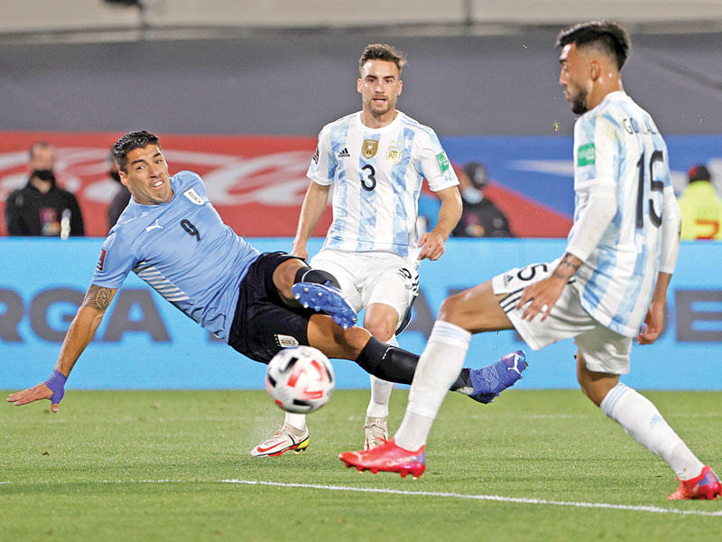 جانب من المباراة السابقة بين الأرجنتين وأوروغواي