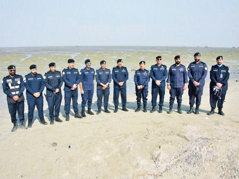 وكيل الداخلية خلال تفقده شاطئ عشيرج