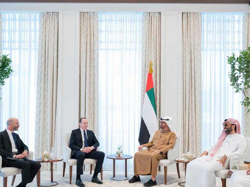 ولي عهد أبوظبي محمد بن زايد مستقبلاً منسق مجلس الأمن القومي الأميركي لشؤون الشرق الأوسط بريت ماكغورك والمبعوث الخاص لإيران روبرت مالي أمس الأول 