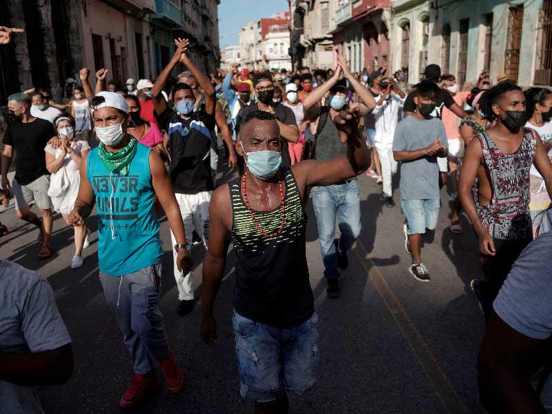  أنصار الرئيس الكوبي ميغيل دياز كانيل