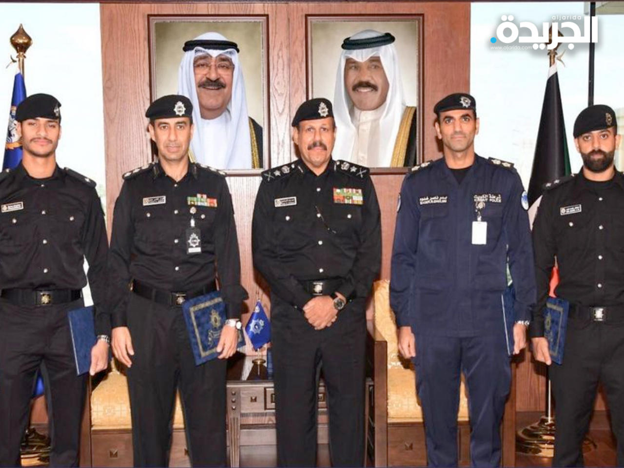 النواف يكرم عدداً من ضباط وزارة الداخلية